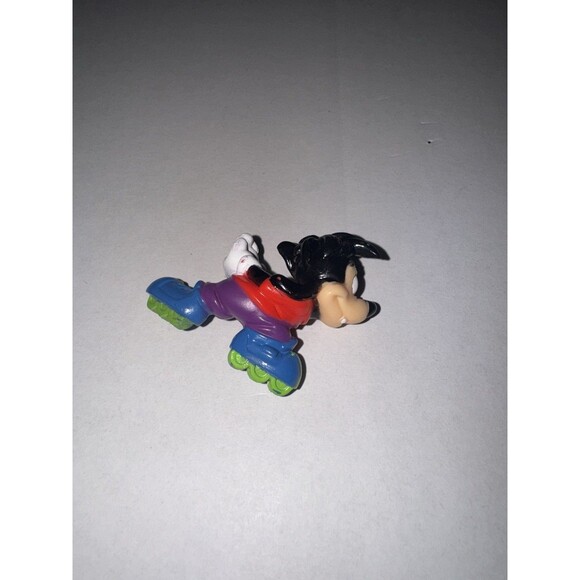 Disney Max Goof Troop 1992 Rollerblading PVC Toy 2" Figure - Picture 2 of 6